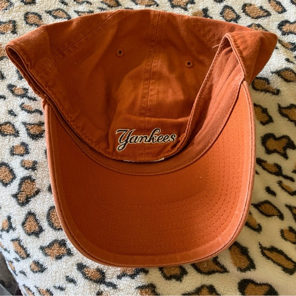 Men’s Yankees Hat - Picture 2 of 3